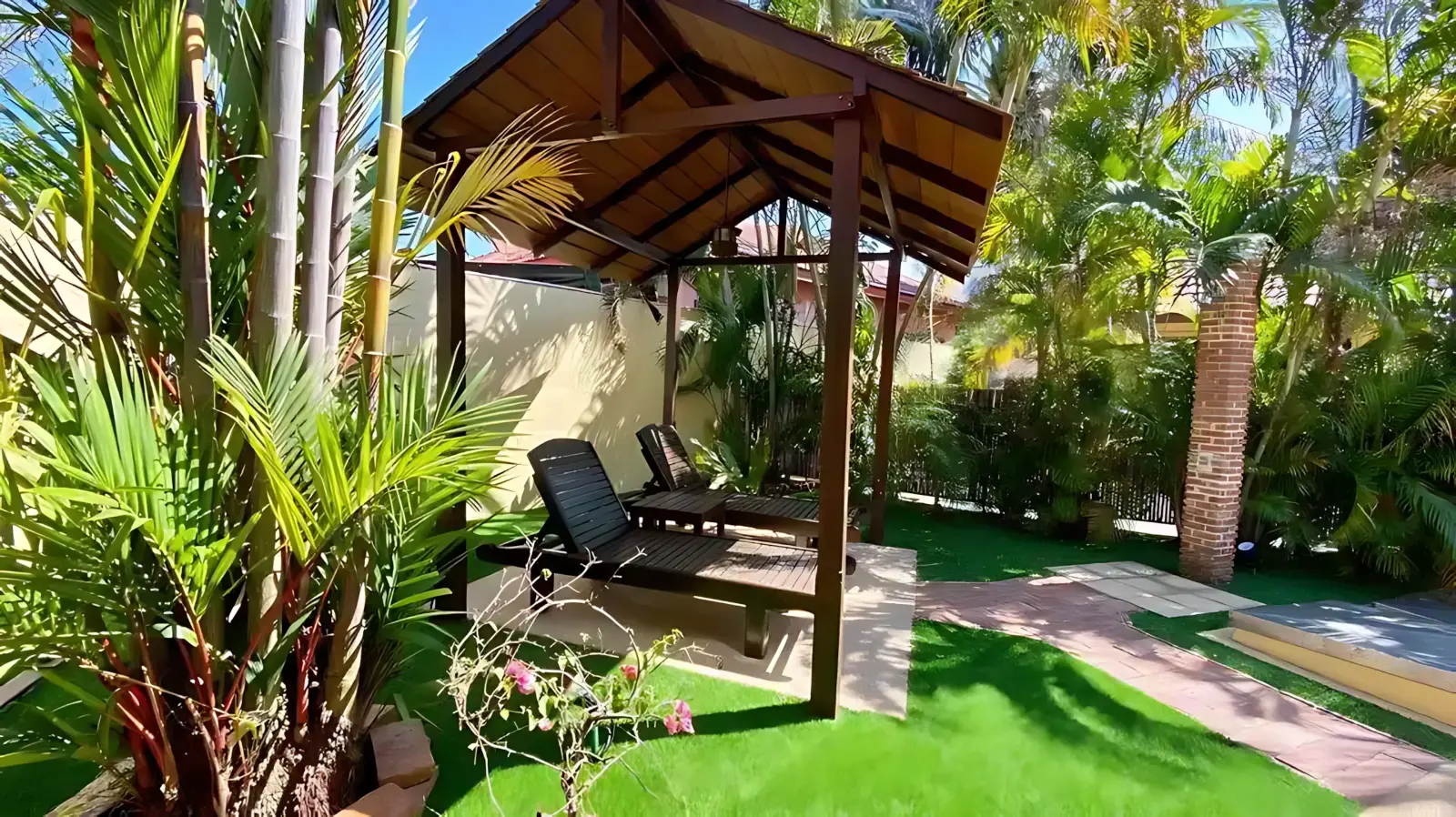 Coconut Paradise Villa garden and driveway